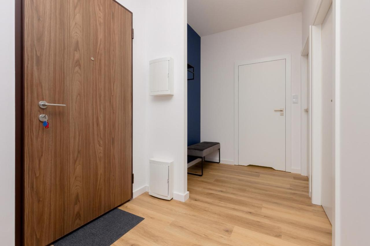 Apartment Avenue Solidarnosci On Wola By Noclegi Renters Варшава Экстерьер фото