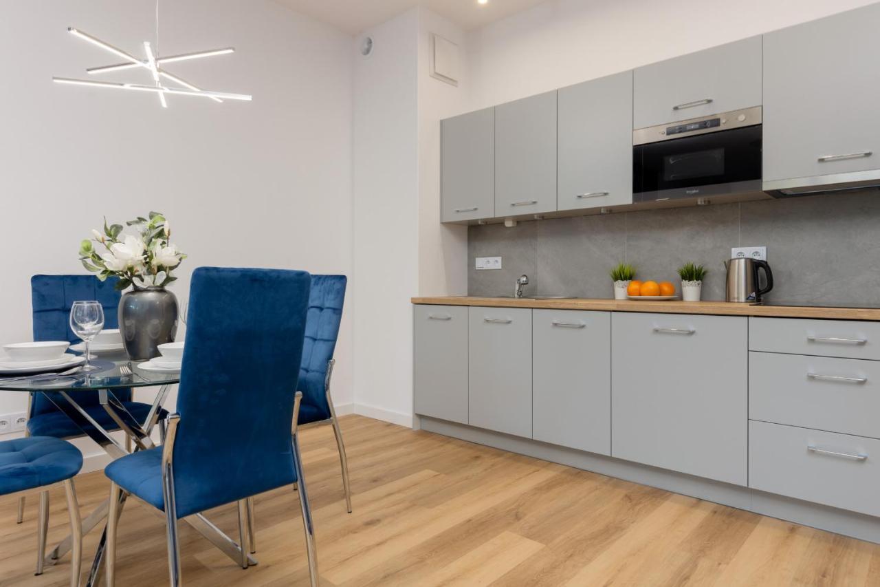 Apartment Avenue Solidarnosci On Wola By Noclegi Renters Варшава Экстерьер фото