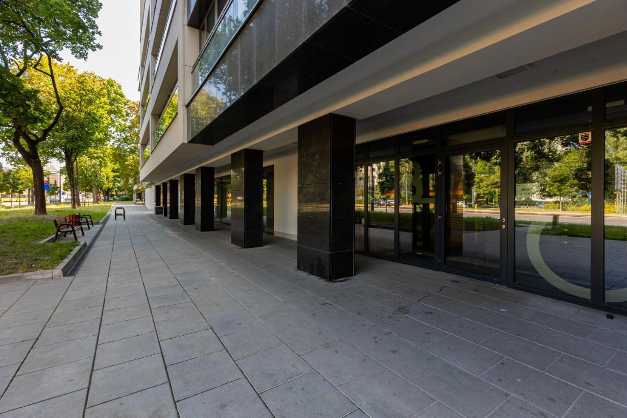 Apartment Avenue Solidarnosci On Wola By Noclegi Renters Варшава Экстерьер фото